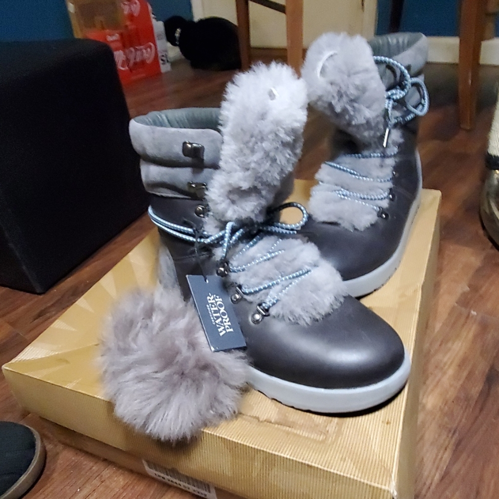 new never worn grey viki boots
